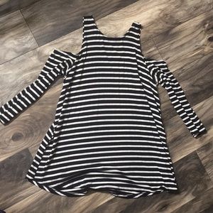 Black and white stripped cut out shoulder top